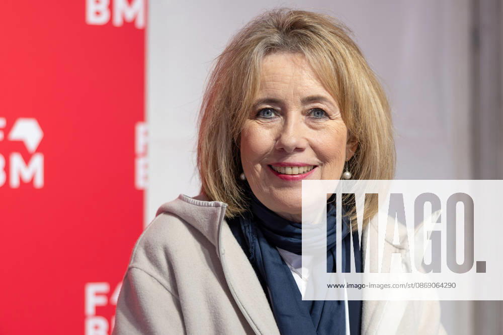 Buchmesse Frankfurt 2026 Charlotte Link signiert auf der Agora ihre Bücher., Frankfurt am Main Hessen Deutschland Messegelände