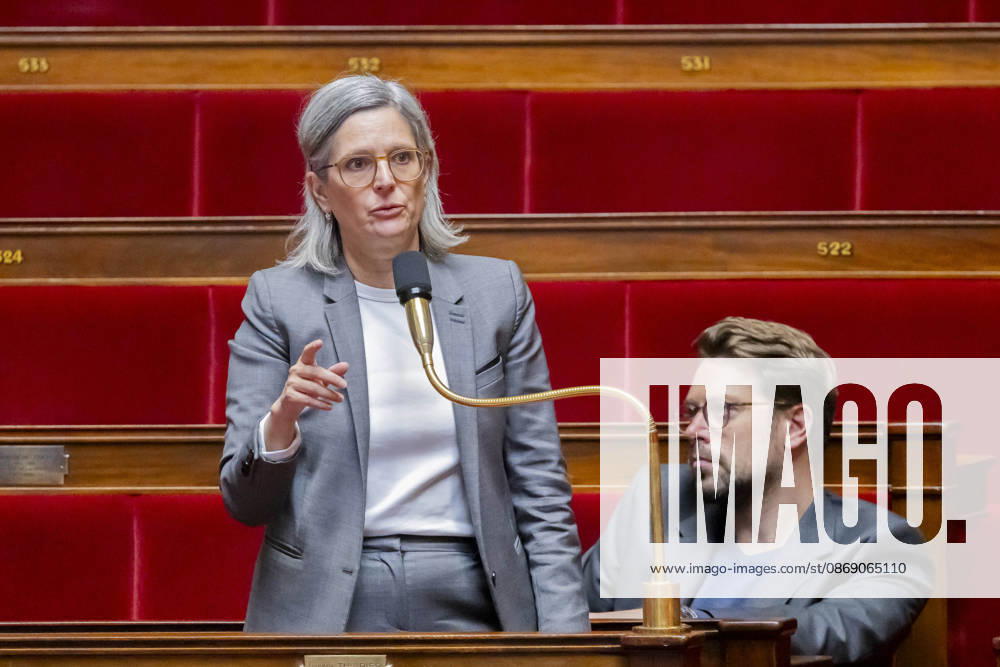 Paris, France le 9 Octobre, 2026 - Examen en seance a l assemblee nationale de la proposition de loi apportant une reponse integrale au phenomene des violences sexuelles et sexistes contre les femmes et les enfants - Sandrine Rousseau POLITIQUE, ASSEMBLEE NATIONALE, EXAMEN DE LOI, LEGISLATIF, LOI INTEGRALE, VIOLENCES SEXUELLES
