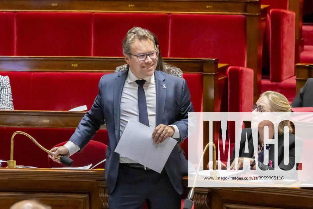 Paris, France le 9 Octobre, 2026 - Examen en seance a l assemblee nationale de la proposition de loi apportant une reponse integrale au phenomene des violences sexuelles et sexistes contre les femmes et les enfants - Guillaume Gouffier Valente POLITIQUE, ASSEMBLEE NATIONALE, EXAMEN DE LOI, LEGISLATIF, LOI INTEGRALE, VIOLENCES SEXUELLES