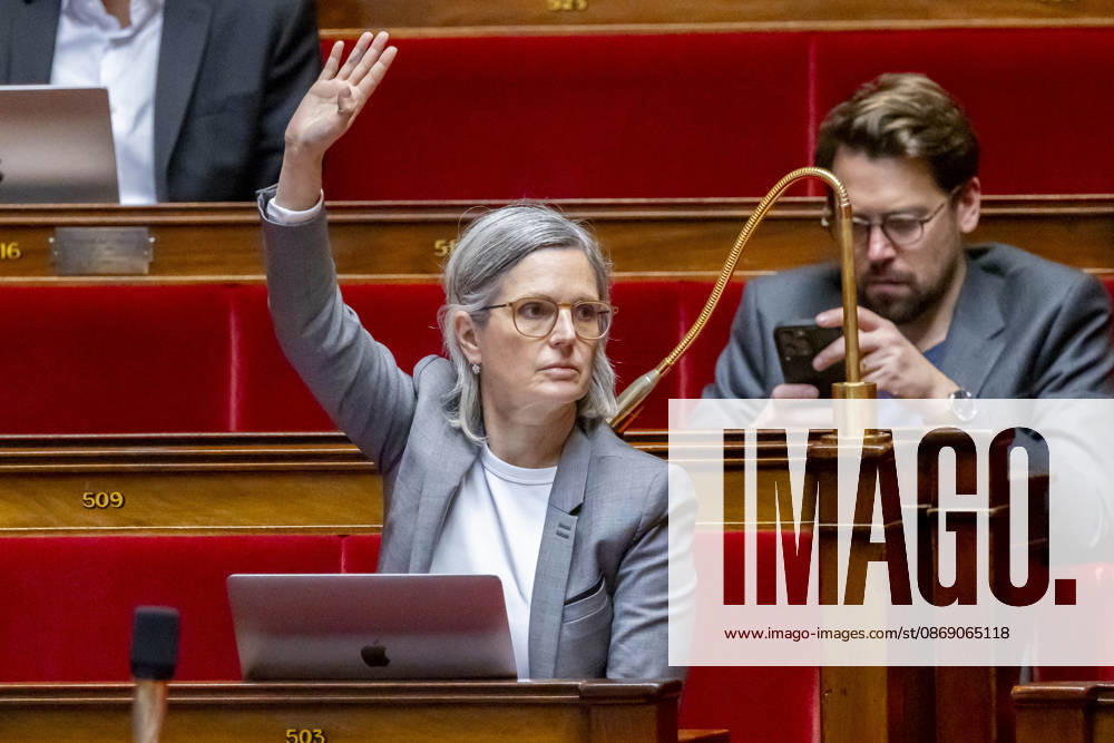 Paris, France le 9 Octobre, 2026 - Examen en seance a l assemblee nationale de la proposition de loi apportant une reponse integrale au phenomene des violences sexuelles et sexistes contre les femmes et les enfants - Sandrine Rousseau POLITIQUE, ASSEMBLEE NATIONALE, EXAMEN DE LOI, LEGISLATIF, LOI INTEGRALE, VIOLENCES SEXUELLES