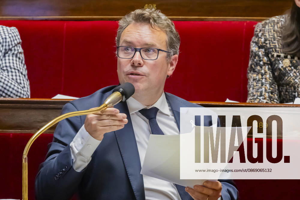 Paris, France le 9 Octobre, 2026 - Examen en seance a l assemblee nationale de la proposition de loi apportant une reponse integrale au phenomene des violences sexuelles et sexistes contre les femmes et les enfants - Guillaume Gouffier Valente POLITIQUE, ASSEMBLEE NATIONALE, EXAMEN DE LOI, LEGISLATIF, LOI INTEGRALE, VIOLENCES SEXUELLES