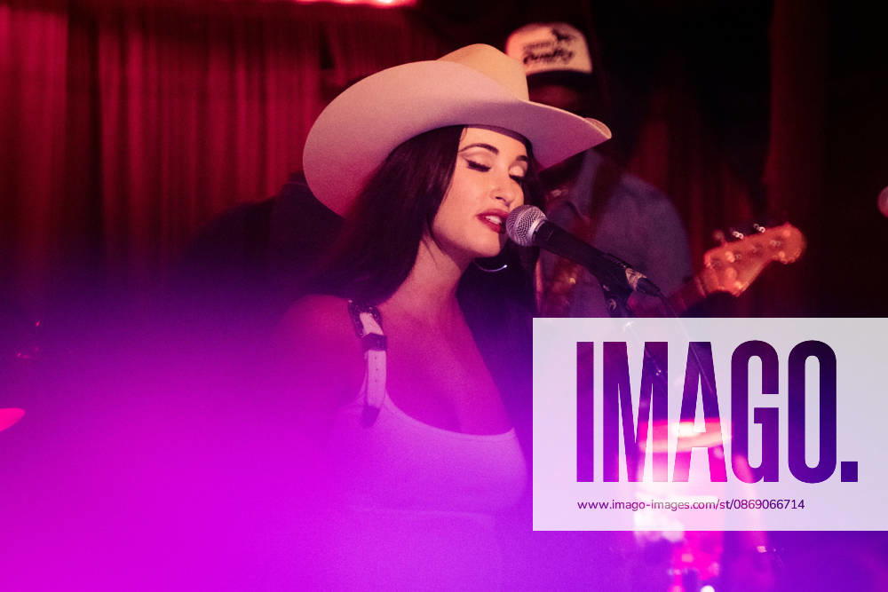 Austin, Texas. Kacey Musgraves performed a surprise show at the White Horse after her concert. - ZUMAda1_ 20261009_zap_da1_038