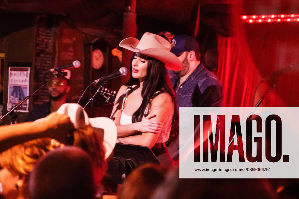 Austin, Texas. Kacey Musgraves performed a surprise show at the White Horse after her concert. - ZUMAda1_ 20261009_zap_da1_026