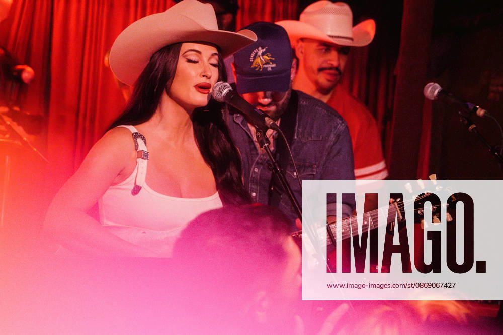Austin, Texas. Kacey Musgraves performed a surprise show at the White Horse after her concert. - ZUMAda1_ 20261009_zap_da1_041