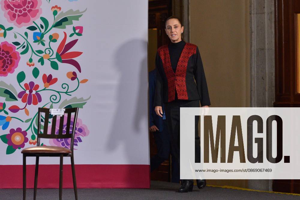 TO-45414-MEXICO , September 10, 2026. Mexican President Claudia Sheinbaum spoke about heavy rains in various states and national politics during the "People& 039;s Conference" at the National Palace in Mexico City. Clasos.com.mx - ZUMAcs4_ 20261009_faa_cs4_012