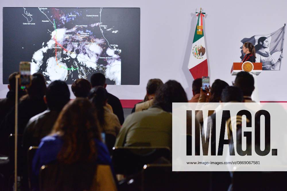 TO-45414-MEXICO , September 10, 2026. Mexican President Claudia Sheinbaum spoke about heavy rains in various states and national politics during the "People& 039;s Conference" at the National Palace in Mexico City. Clasos.com.mx - ZUMAcs4_ 20261009_faa_cs4_015