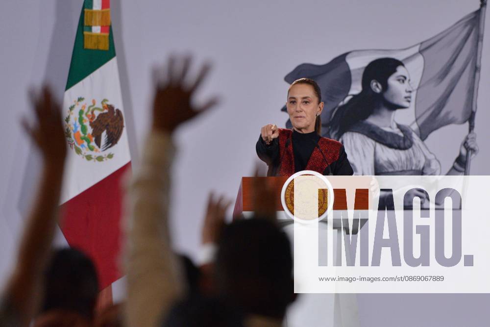 TO-45414-MEXICO , September 10, 2026. Mexican President Claudia Sheinbaum spoke about heavy rains in various states and national politics during the "People& 039;s Conference" at the National Palace in Mexico City. Clasos.com.mx - ZUMAcs4_ 20261009_faa_cs4_045
