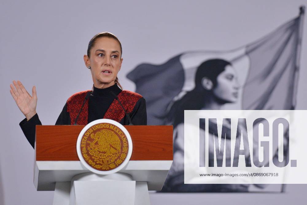 TO-45414-MEXICO , September 10, 2026. Mexican President Claudia Sheinbaum spoke about heavy rains in various states and national politics during the "People& 039;s Conference" at the National Palace in Mexico City. Clasos.com.mx - ZUMAcs4_ 20261009_faa_cs4_055