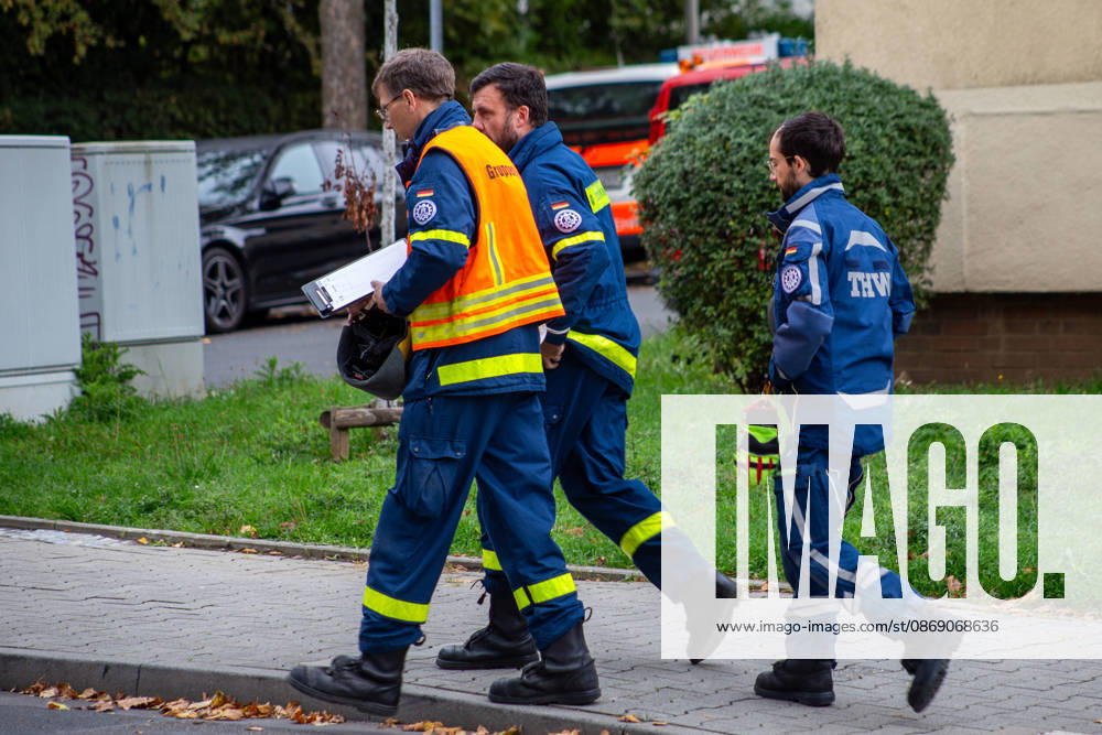Schul Hilfe in Flammen: Nachts brennt in Frankfurt-Dornbusch das Lager der Initiative Frankfurt for Ukraine – über 100 Einsatzkräfte kämpfen gegen das Feuer - Kriminalpolizei Ermittelt 7aIMG: 0576529 Schul Hilfe in Flammen: Nachts brennt in Frankfurt-Dornbusch das Lager der Initiative Frankfurt for Ukraine – über 100 Einsatzkräfte kämpfen gegen das Feuer - Kriminalpolizei ErmitteltHessen, Frankfurt am Main, Deutschland