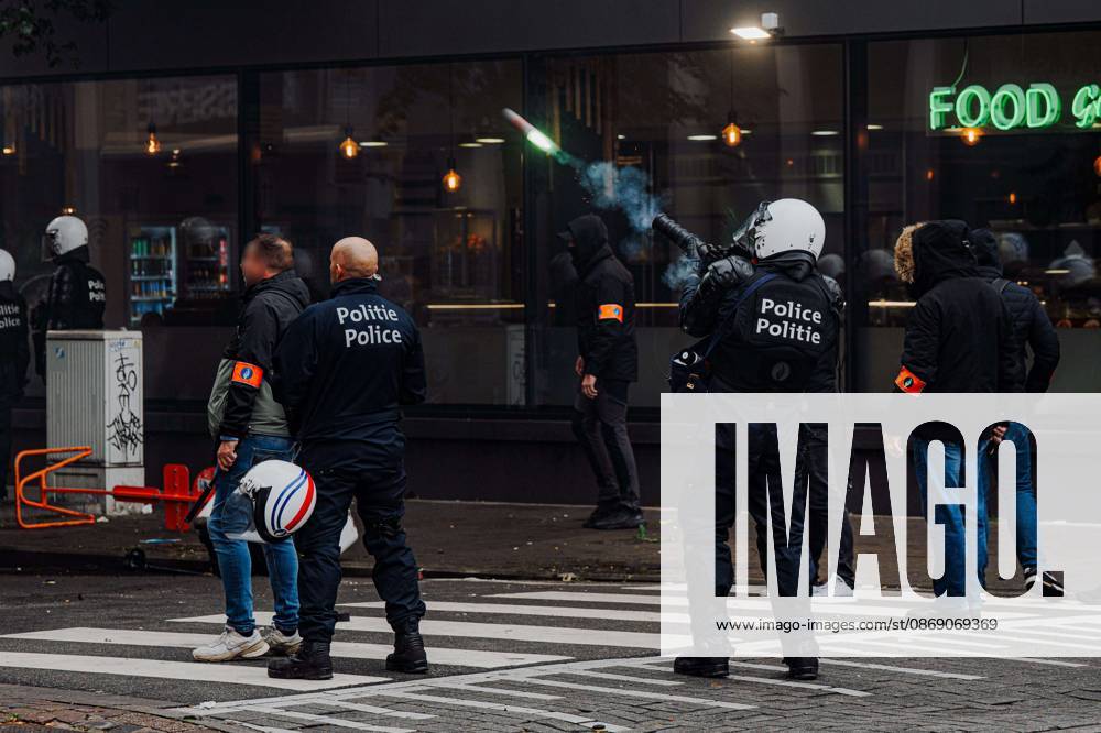 Police officers pictured during a national manifestation against the Federal Government s budgetary measures, under the Keep your hands out of our pockets! (Blijf uit onze zakken! - Pas dans nos poches) moniker, organised by the trade unions on Friday 9 October 2026 in Brussels. EMILExWINDAL 189265669