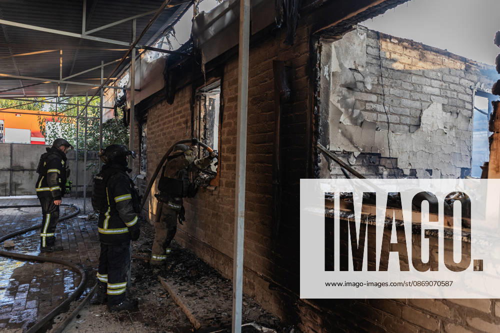 Aftermath of Russian drone strike in Ukraine KRAMATORSK, UKRAINE - OCTOBER 9: Ukrainian firefighters put out a fire in a house following a Russian drone strike in Kramatorsk, Ukraine, 9 October 2026 Diego Herrera Carcedo Anadolu Kramatorsk Ukraine. Editorial use only. Please get in touch for any other usage.