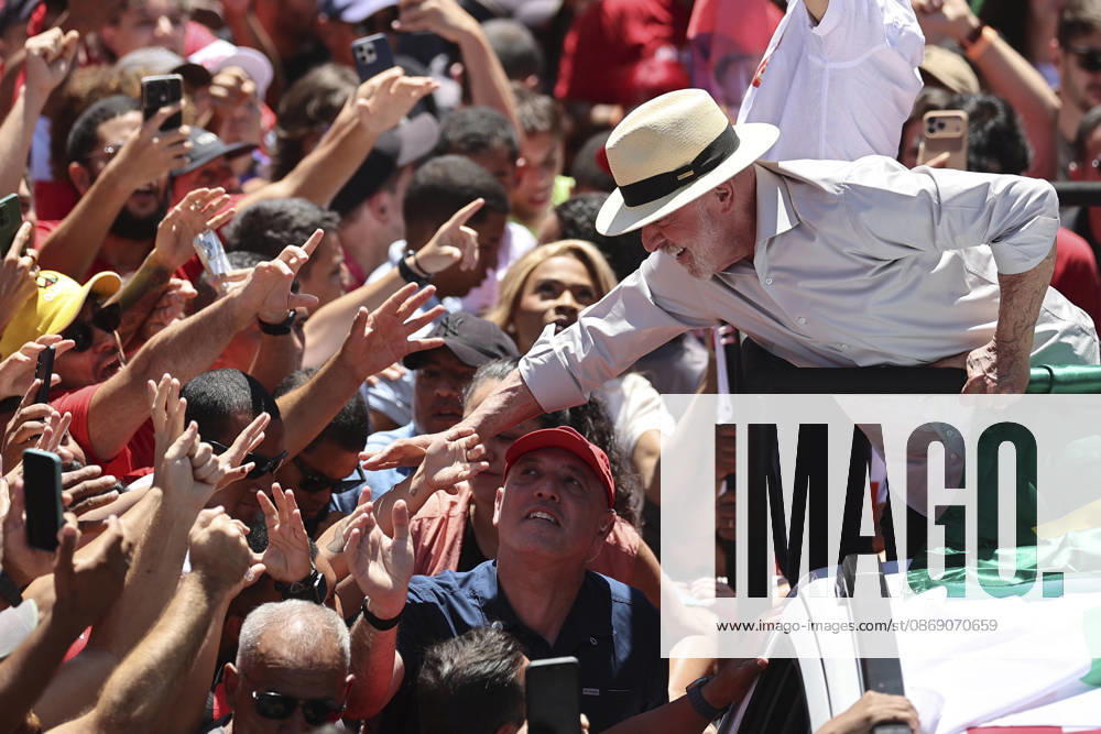 Brazilian President Lula da Silva attends reelection campaign rally in Brasilia BRASILIA, BRAZIL - OCTOBER 09: Brazilian President Luiz Inacio Lula da Silva, the Workers Party (PT) candidate for reelection, greets supporters as he attends a campaign rally, ahead of the runoff election, in Brasilia, Brazil, October 9, 2026. Mateus Bonomi Anadolu Brasilia Brazil. Editorial use only. Please get in touch for any other usage.