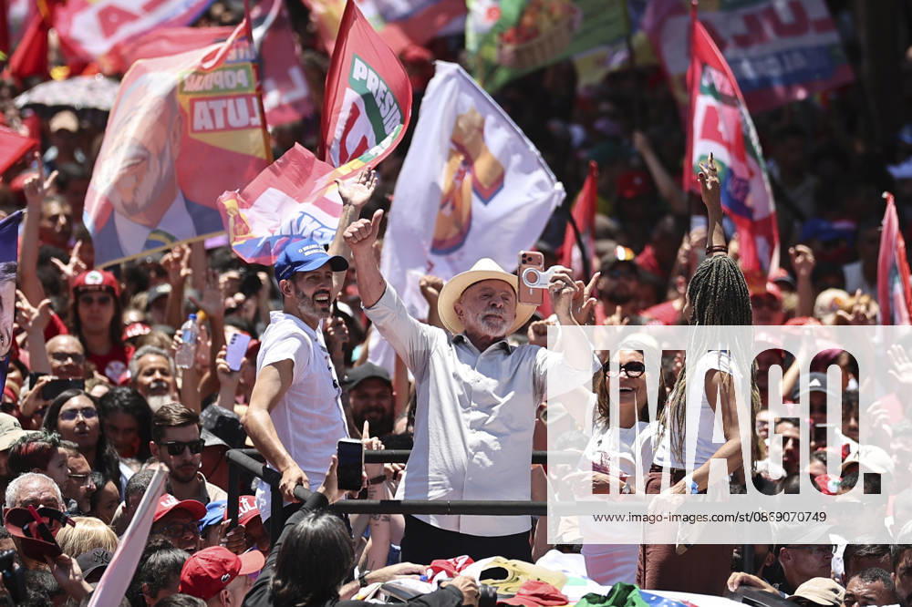 Brazilian President Lula da Silva attends reelection campaign rally in Brasilia BRASILIA, BRAZIL - OCTOBER 09: Brazilian President Luiz Inacio Lula da Silva, the Workers Party (PT) candidate for reelection, greets supporters as he attends a campaign rally, ahead of the runoff election, in Brasilia, Brazil, October 9, 2026. Mateus Bonomi Anadolu Brasilia Brazil. Editorial use only. Please get in touch for any other usage.