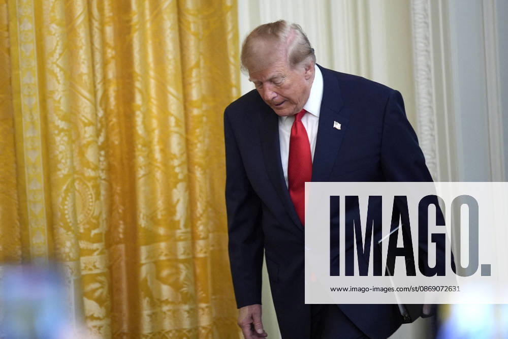 Donald Trump on Columbus Day celebration - Washington US President Donald Trump hosts a Columbus Day celebration in the East Room in Washington on October 9, 2026. Photo by Yuri Gripas ABACAPRESS.COM Washington DC United States