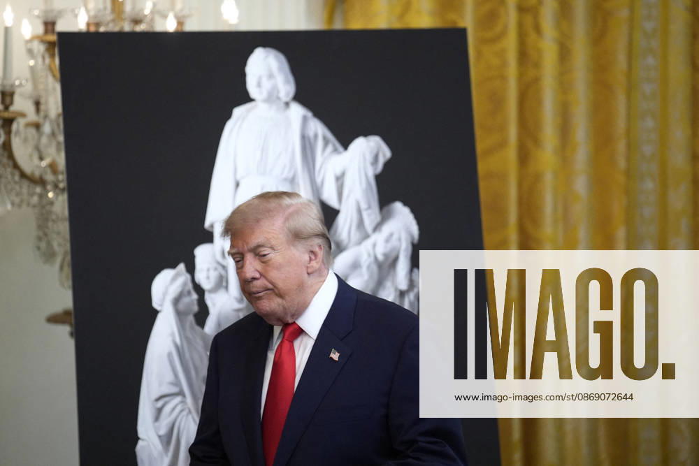 Donald Trump on Columbus Day celebration - Washington US President Donald Trump hosts a Columbus Day celebration in the East Room in Washington on October 9, 2026. Photo by Yuri Gripas ABACAPRESS.COM Washington DC United States