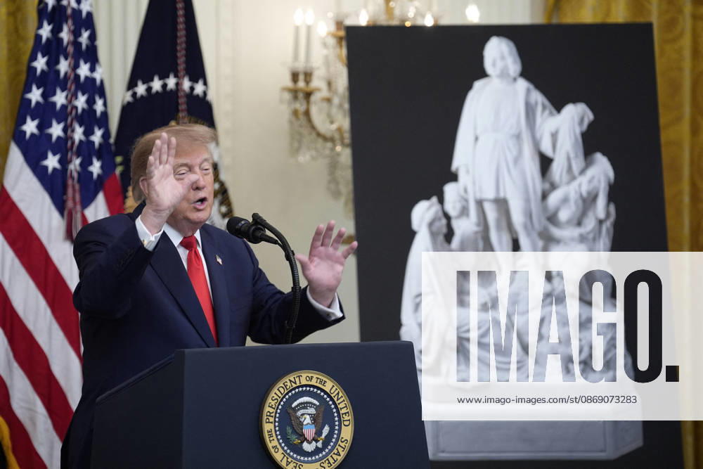 Donald Trump on Columbus Day celebration - Washington US President Donald Trump hosts a Columbus Day celebration in the East Room in Washington on October 9, 2026. Photo by Yuri Gripas ABACAPRESS.COM Washington DC United States