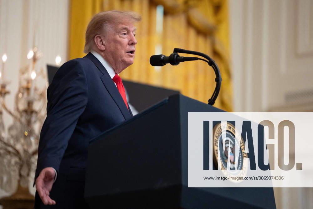 US President Donald Trump Gives Remarks - Washington DC US President Donald Trump gives remarks during an event in the East Room of the White House in Washington, DC, US, on Friday, Oct. 9, 2026. Trump is hosting a Columbus Day celebration. Photo by Aaron Schwartz Pool ABACAPRESS.COM Washington District of Columbia