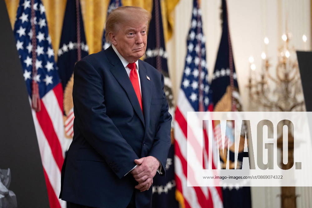 US President Donald Trump Gives Remarks - Washington DC US President Donald J. Trump during an event in the East Room of the White House in Washington, DC, US, on Friday, Oct. 9, 2026. Trump is hosting a Columbus Day celebration. Photo by Aaron Schwartz Pool ABACAPRESS.COM Washington District of Columbia