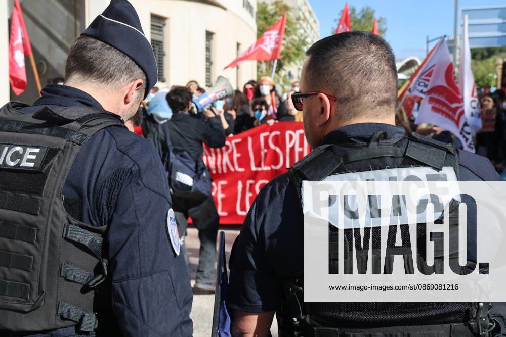 High school students block schools here, demanding the release of their classmates held in custody in front of the Aix-en-Provence police station. - 09 11 2026 - France Bouches-du-Rhone Marseille - SylvainxRostaingx Pictorium LePictorium_0342748