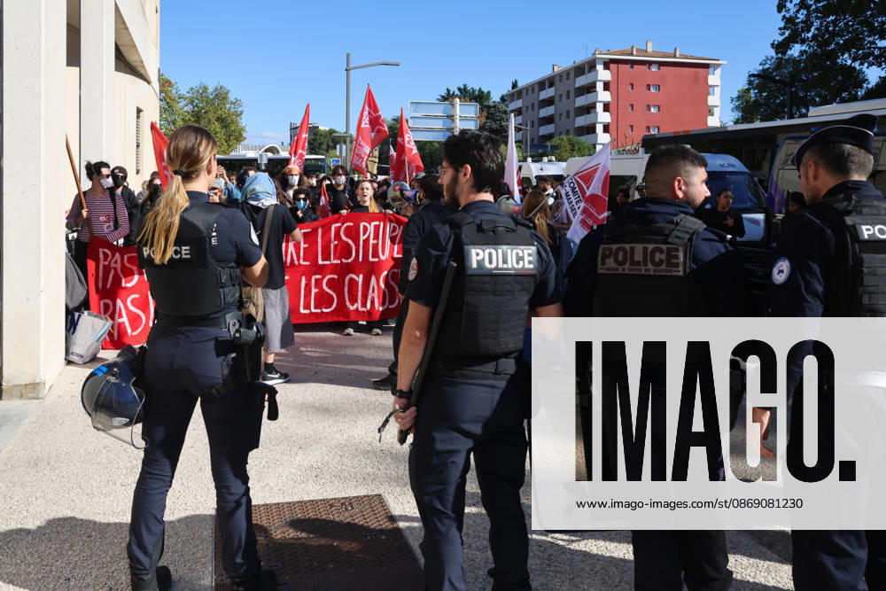 High school students block schools here, demanding the release of their classmates in police custody in front of the Aix-en-Provence police station. - 09 11 2026 - France Bouches-du-Rhone Marseille - SylvainxRostaingx Pictorium LePictorium_0342749