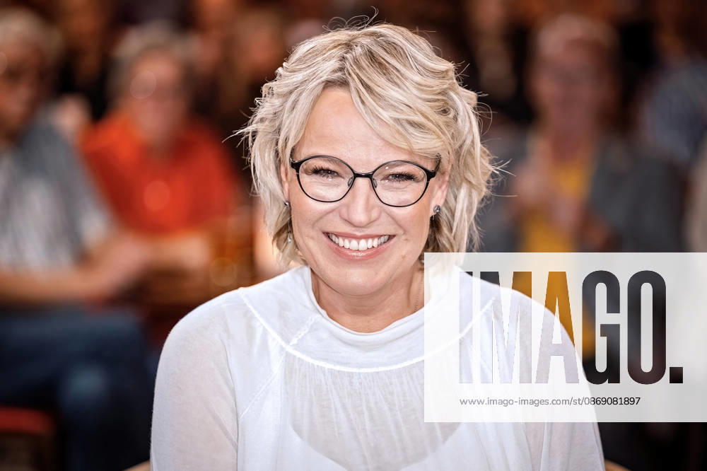 MDR - Riverboat. Moderatorin Andrea Ballschuh anläßlich der Aufzeichnung der MDR - Talkshow Riverboat am 09.10.2026 in der Mediacity Leipzig. 20261009SFL0022