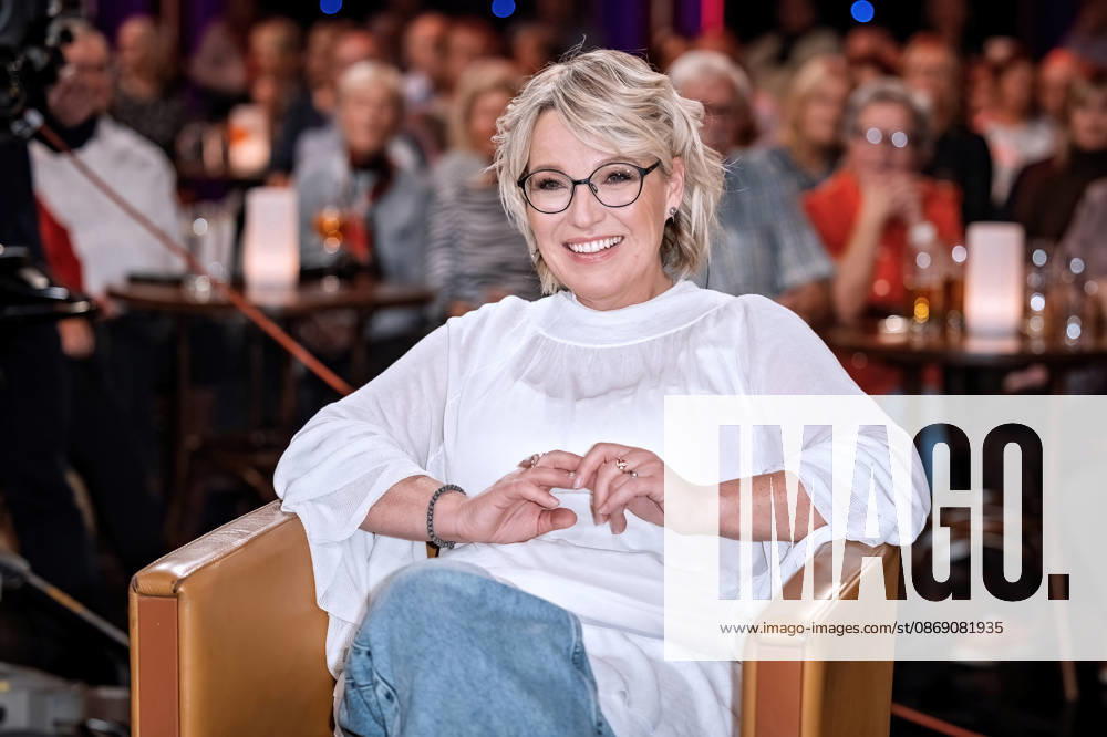 MDR - Riverboat. Moderatorin Andrea Ballschuh anläßlich der Aufzeichnung der MDR - Talkshow Riverboat am 09.10.2026 in der Mediacity Leipzig. 20261009SFL0024