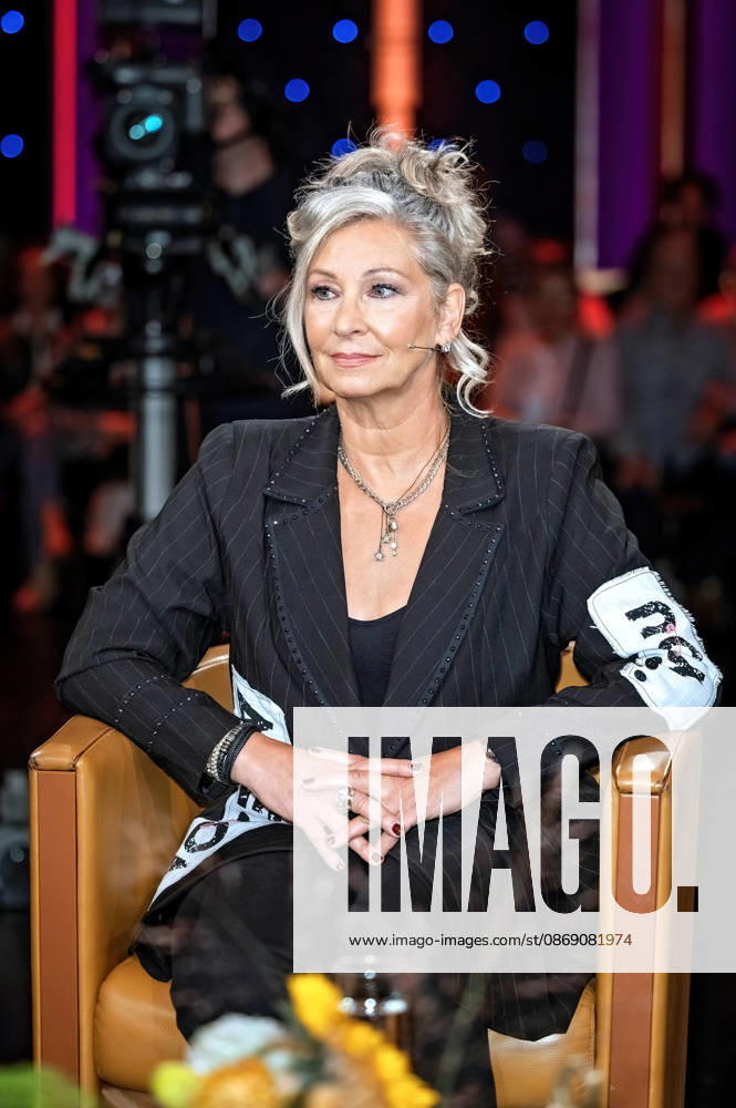MDR - Riverboat. Sängerin Claudia Jung anläßlich der Aufzeichnung der MDR - Talkshow Riverboat am 09.10.2026 in der Mediacity Leipzig. 20261009SFL0048