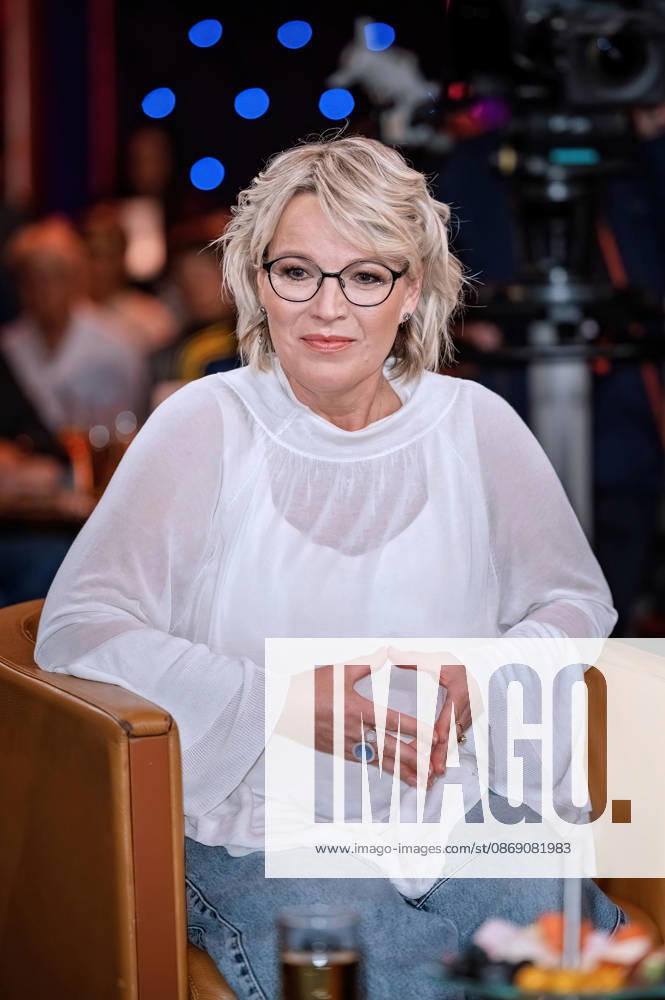 MDR - Riverboat. Moderatorin Andrea Ballschuh anläßlich der Aufzeichnung der MDR - Talkshow Riverboat am 09.10.2026 in der Mediacity Leipzig. 20261009SFL0052