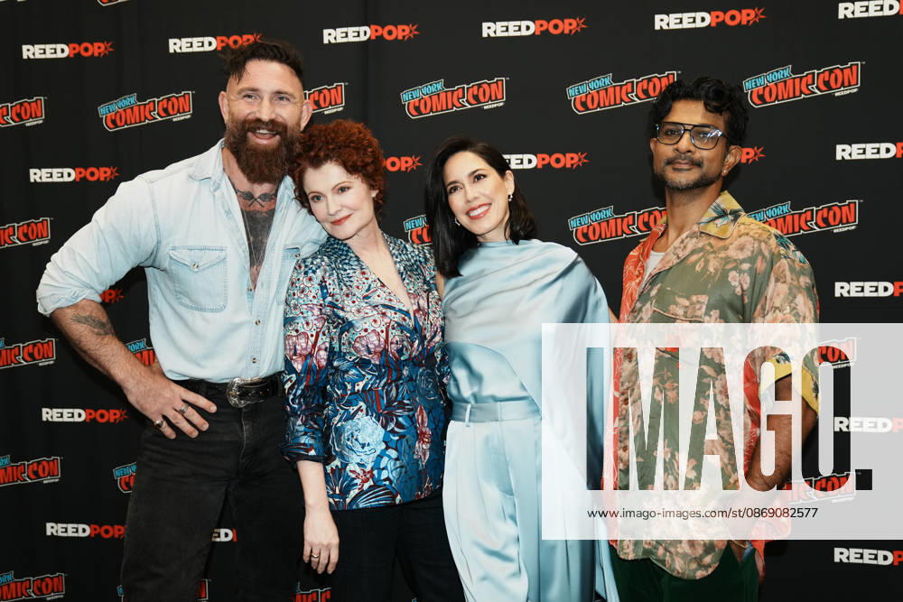 The cast of CBS Studios hit show Ghosts from left: DEVAN CHANLDER LONG, REBECCA WISOCKY, SHEILA CARRASO and UTKARSH AMBUDKAR stand for a photo at the 2026 New York Comic Con at the Javits Center on October 9, 2026 in New York. New York USA - ZUMAb148 20261009_zap_b148_009