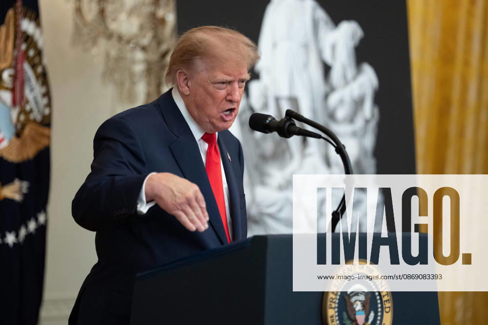 United States President Donald J Trump makes remarks as he hosts a Columbus Day Celebration in the East Room of the White House in Washington, DC, USA on Friday, October 8, 2026 Washington USA - ZUMAs152 20261009_faa_s152_034