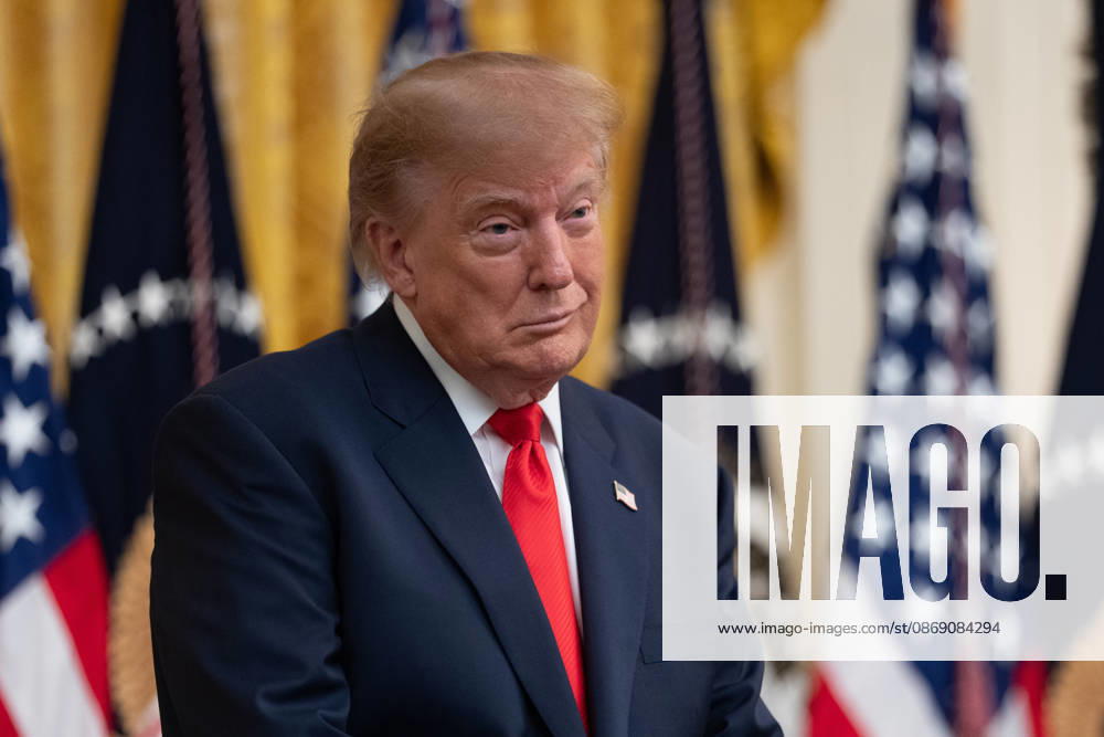 United States President Donald J Trump makes remarks as he hosts a Columbus Day Celebration in the East Room of the White House in Washington, DC, USA on Friday, October 8, 2026 Washington USA - ZUMAs152 20261009_faa_s152_054