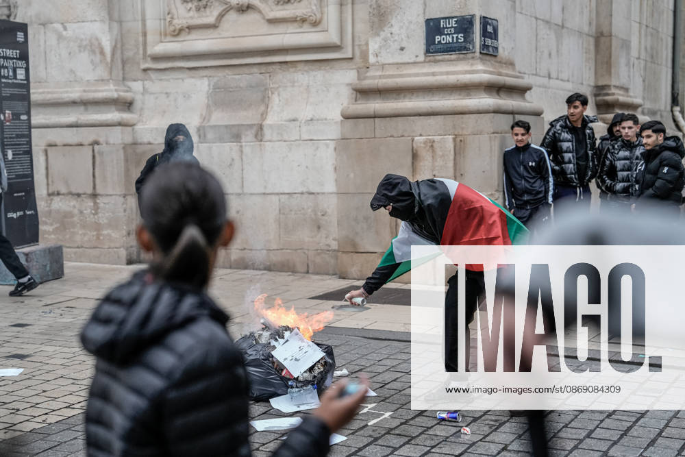 Brief clashes erupt during student gathering in Nancy NANCY, FRANCE - OCTOBER 9: A small group of students gather as brief confrontations occur following tensions at the scene. in Nancy, France, on October 9, 2026. Mohamad Saeed Anadolu Nancy France. Editorial use only. Please get in touch for any other usage.