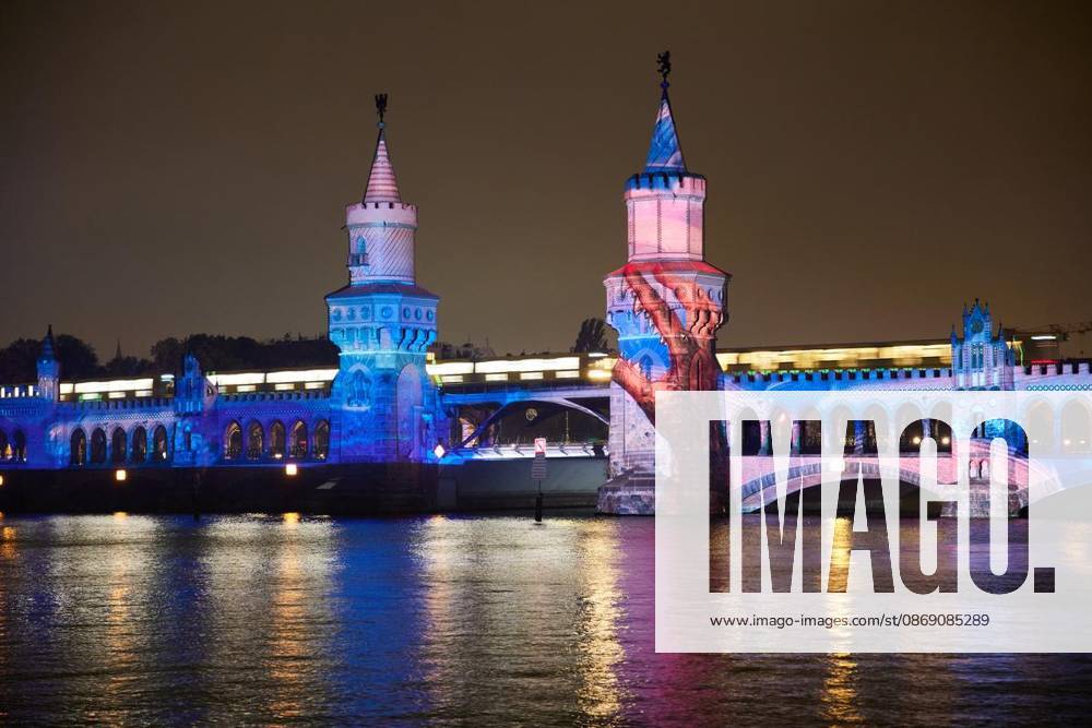 Festival of Lights an der Oberbaumbrücke. Deutschland Berlin Berlin