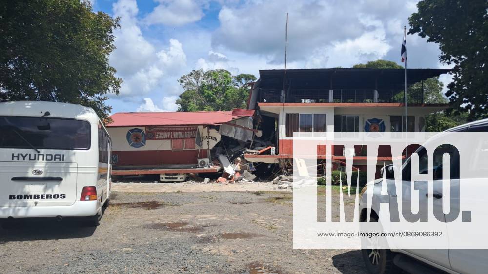 (261009) -- PANAMA CITY, Oct. 9, 2026 -- A damaged building is pictured following an earthquake in Sona, Veraguas Province, Panama, Oct. 9, 2026. A major earthquake struck Panama on Friday. PANAMA-VERAGUAS-EARTHQUAKE-AFTERMATH XuxYongzheng