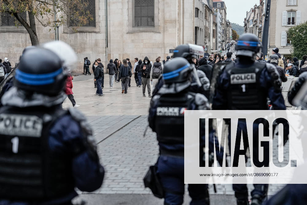 Brief clashes erupt during student gathering in Nancy NANCY, FRANCE - OCTOBER 9: A small group of students gather as brief confrontations occur following tensions at the scene. in Nancy, France, on October 9, 2026. Mohamad Saeed Tako Anadolu Nancy France. Editorial use only. Please get in touch for any other usage.