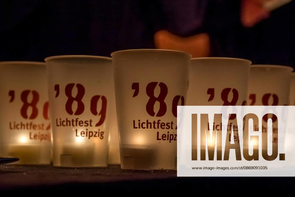 Seit 2009 findet in Leipzig zur Erinnerung an die Montagsdemonstrationen im Jahr 1989 am 9. Oktober das Lichtfest statt. Licht und Kunstinstallationen illuminieren die Stadt, menschen laufen mit Kerzen durch die Stadt. Lichtfest 2026