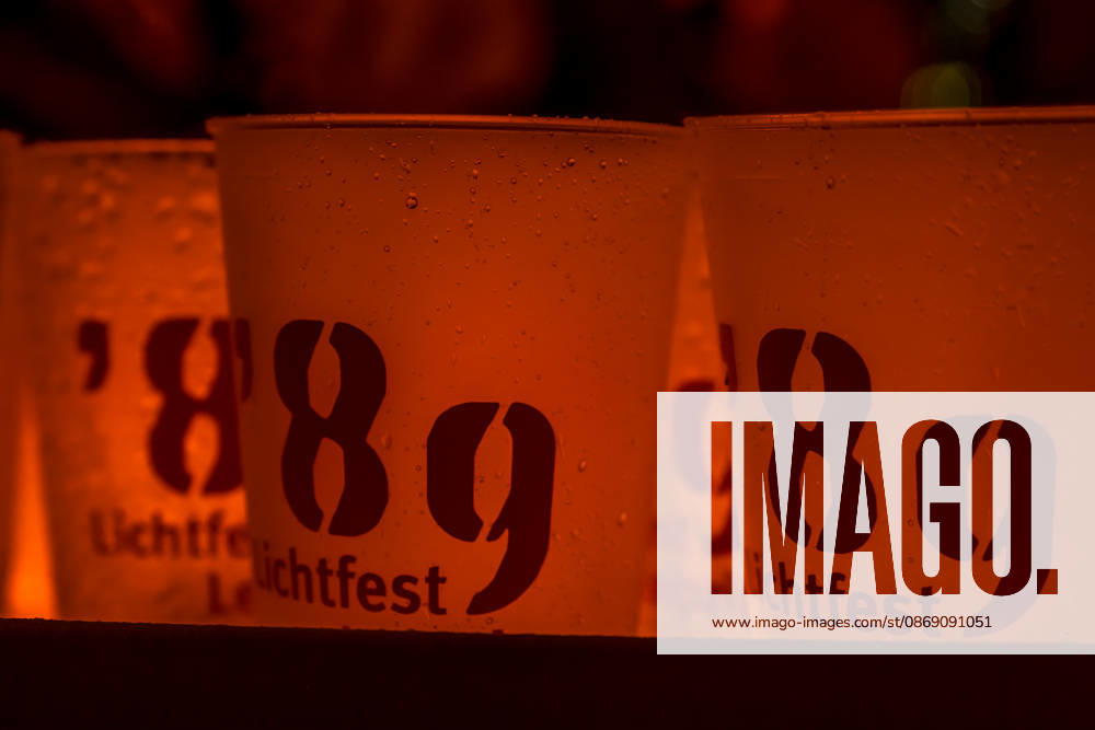 Seit 2009 findet in Leipzig zur Erinnerung an die Montagsdemonstrationen im Jahr 1989 am 9. Oktober das Lichtfest statt. Licht und Kunstinstallationen illuminieren die Stadt, menschen laufen mit Kerzen durch die Stadt. Lichtfest 2026