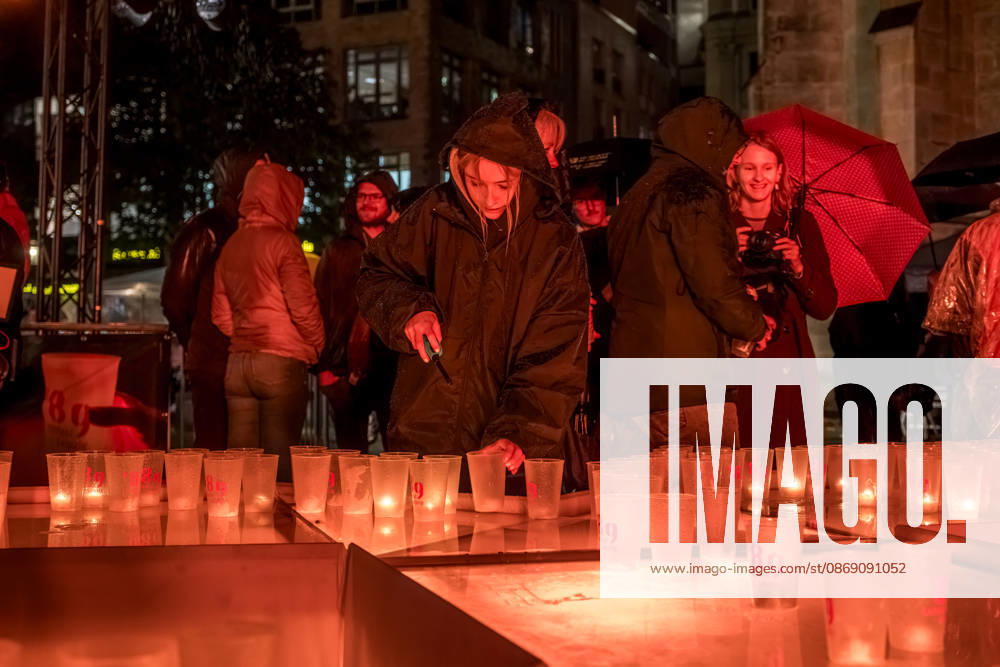 Seit 2009 findet in Leipzig zur Erinnerung an die Montagsdemonstrationen im Jahr 1989 am 9. Oktober das Lichtfest statt. Licht und Kunstinstallationen illuminieren die Stadt, menschen laufen mit Kerzen durch die Stadt. Lichtfest 2026