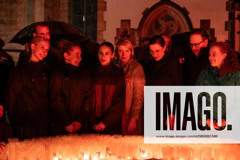 Seit 2009 findet in Leipzig zur Erinnerung an die Montagsdemonstrationen im Jahr 1989 am 9. Oktober das Lichtfest statt. Licht und Kunstinstallationen illuminieren die Stadt, menschen laufen mit Kerzen durch die Stadt. Lichtfest 2026