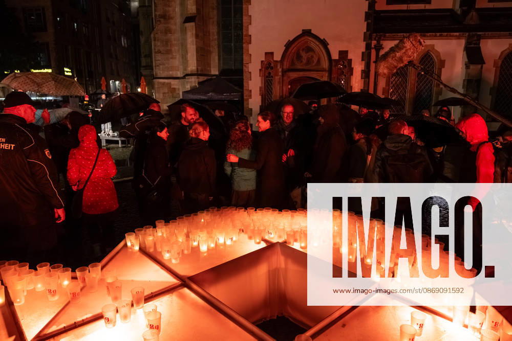 Seit 2009 findet in Leipzig zur Erinnerung an die Montagsdemonstrationen im Jahr 1989 am 9. Oktober das Lichtfest statt. Licht und Kunstinstallationen illuminieren die Stadt, menschen laufen mit Kerzen durch die Stadt. Lichtfest 2026
