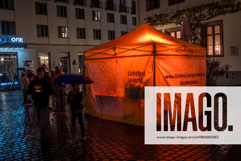 Seit 2009 findet in Leipzig zur Erinnerung an die Montagsdemonstrationen im Jahr 1989 am 9. Oktober das Lichtfest statt. Licht und Kunstinstallationen illuminieren die Stadt, menschen laufen mit Kerzen durch die Stadt. Lichtfest 2026