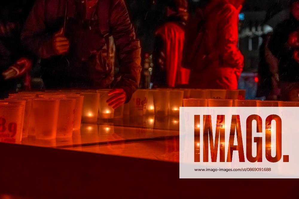 Seit 2009 findet in Leipzig zur Erinnerung an die Montagsdemonstrationen im Jahr 1989 am 9. Oktober das Lichtfest statt. Licht und Kunstinstallationen illuminieren die Stadt, menschen laufen mit Kerzen durch die Stadt. Lichtfest 2026
