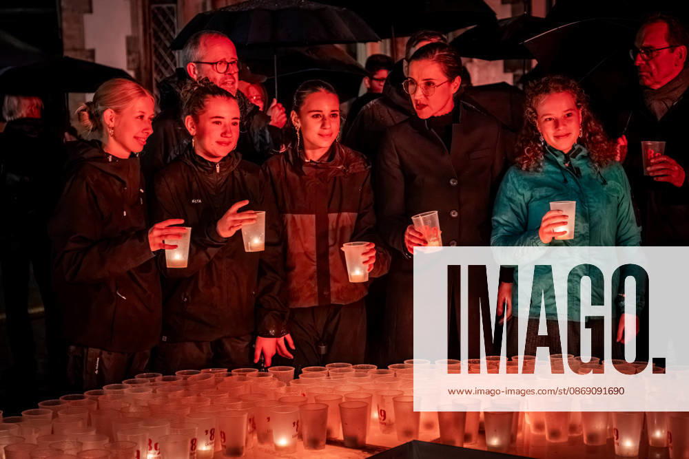 Seit 2009 findet in Leipzig zur Erinnerung an die Montagsdemonstrationen im Jahr 1989 am 9. Oktober das Lichtfest statt. Licht und Kunstinstallationen illuminieren die Stadt, menschen laufen mit Kerzen durch die Stadt. Lichtfest 2026