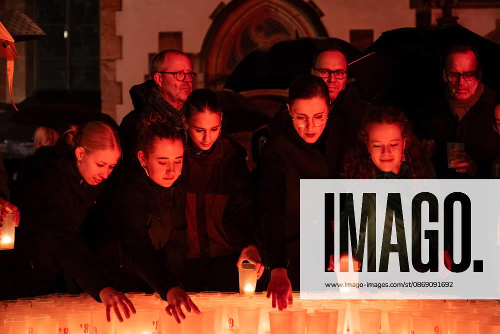 Seit 2009 findet in Leipzig zur Erinnerung an die Montagsdemonstrationen im Jahr 1989 am 9. Oktober das Lichtfest statt. Licht und Kunstinstallationen illuminieren die Stadt, menschen laufen mit Kerzen durch die Stadt. Lichtfest 2026