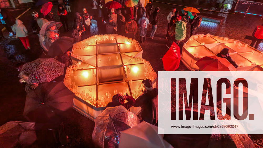 Seit 2009 findet in Leipzig zur Erinnerung an die Montagsdemonstrationen im Jahr 1989 am 9. Oktober das Lichtfest statt. Licht und Kunstinstallationen illuminieren die Stadt, menschen laufen mit Kerzen durch die Stadt. Lichtfest 2026