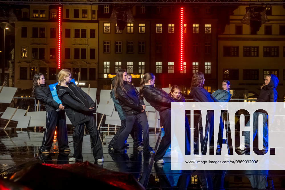 Seit 2009 findet in Leipzig zur Erinnerung an die Montagsdemonstrationen im Jahr 1989 am 9. Oktober das Lichtfest statt. Licht und Kunstinstallationen illuminieren die Stadt, menschen laufen mit Kerzen durch die Stadt. Lichtfest 2026