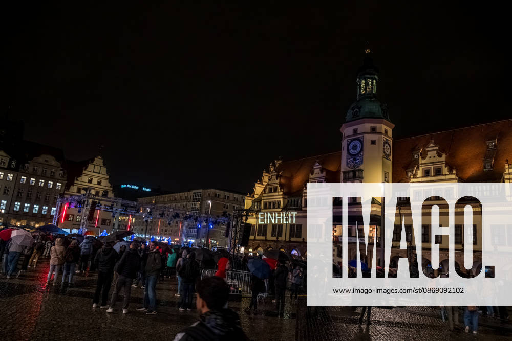 Seit 2009 findet in Leipzig zur Erinnerung an die Montagsdemonstrationen im Jahr 1989 am 9. Oktober das Lichtfest statt. Licht und Kunstinstallationen illuminieren die Stadt, menschen laufen mit Kerzen durch die Stadt. Lichtfest 2026