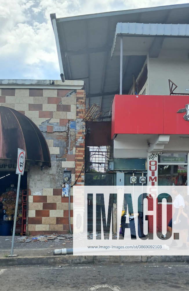 (261009) -- SONA, Oct. 9, 2026 -- A damaged building is pictured following an earthquake in Sona, Veraguas Province, Panama, Oct. 9, 2026. A major earthquake struck Panama on Friday. PANAMA-VERAGUAS-EARTHQUAKE-AFTERMATH XuxYongzheng