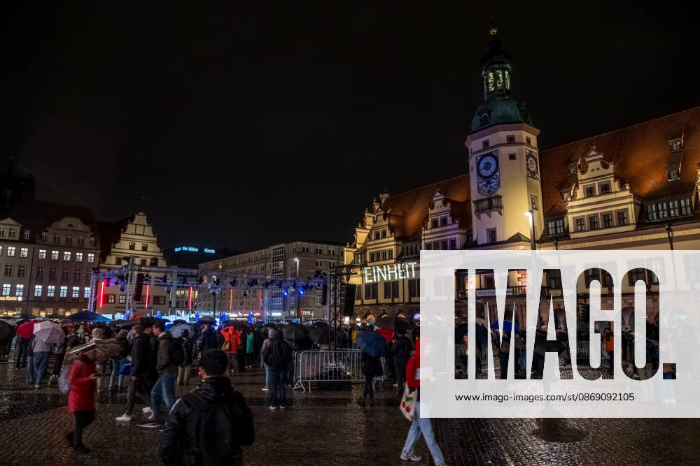 Seit 2009 findet in Leipzig zur Erinnerung an die Montagsdemonstrationen im Jahr 1989 am 9. Oktober das Lichtfest statt. Licht und Kunstinstallationen illuminieren die Stadt, menschen laufen mit Kerzen durch die Stadt. Lichtfest 2026