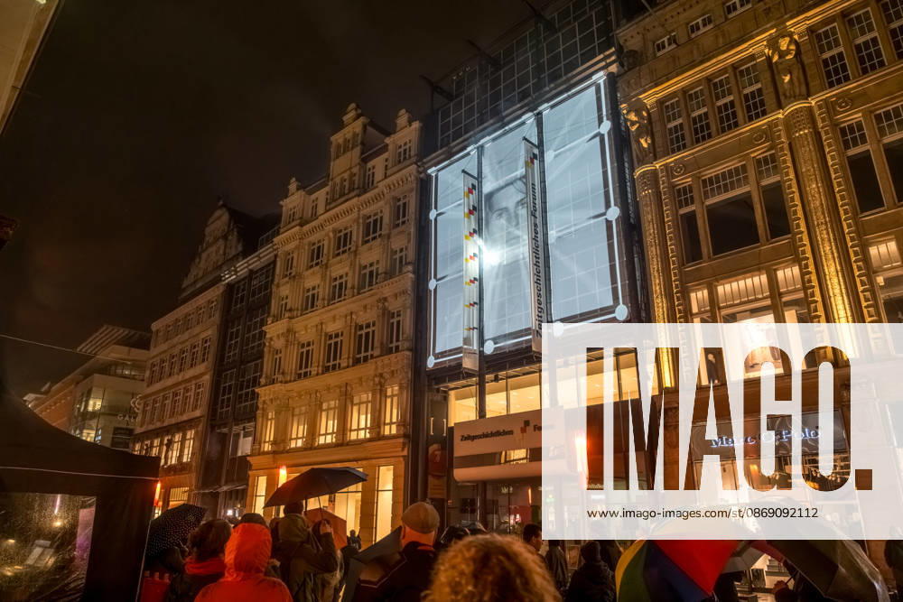 Seit 2009 findet in Leipzig zur Erinnerung an die Montagsdemonstrationen im Jahr 1989 am 9. Oktober das Lichtfest statt. Licht und Kunstinstallationen illuminieren die Stadt, menschen laufen mit Kerzen durch die Stadt. Lichtfest 2026